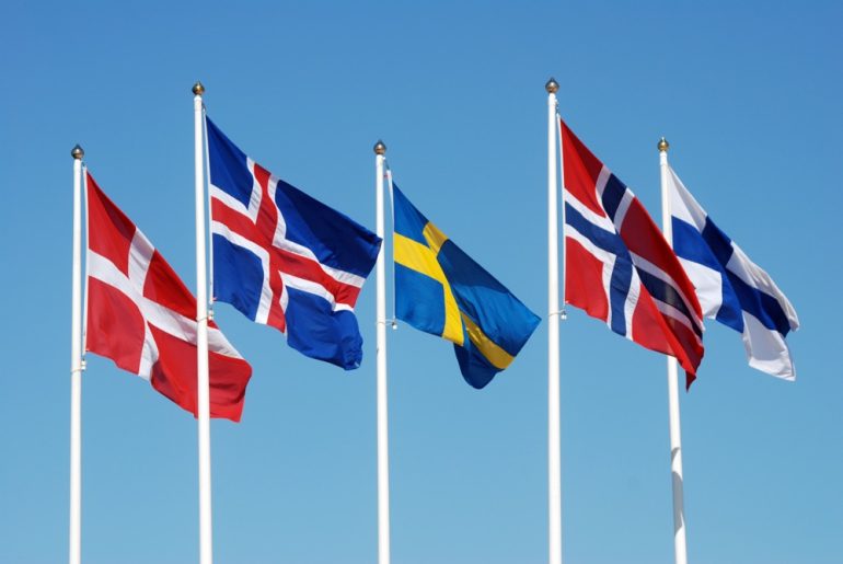De fem nordiske flaggene
