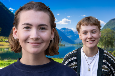 SIGRID HODDEVIK LOSNEGÅRD foran et norsk landskap.