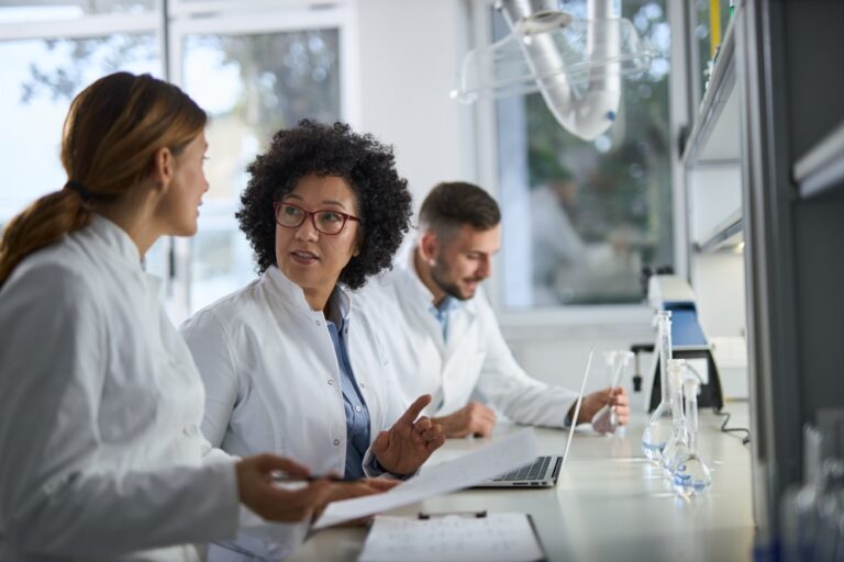 Hva påvirker forskernes tidsbruk i 2025?